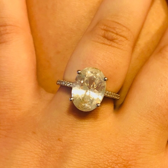 Engagement ring - Picture 1 of 3